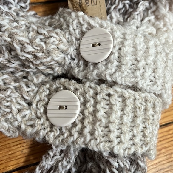 Handmade loop scarf - Picture 2 of 7